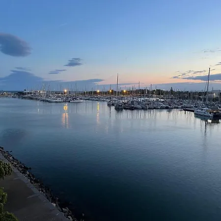 La Tortue : Terrasse Avec Vue Sur Le Port En