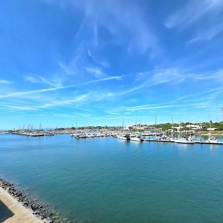 La Tortue : Terrasse Avec Vue Sur Le Port En * Agde
