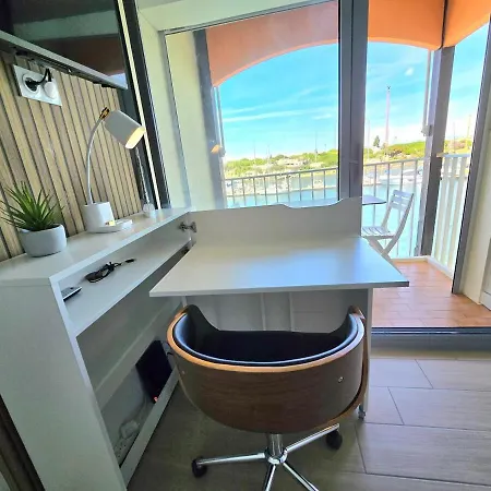 La Tortue : Terrasse Avec Vue Sur Le Port En