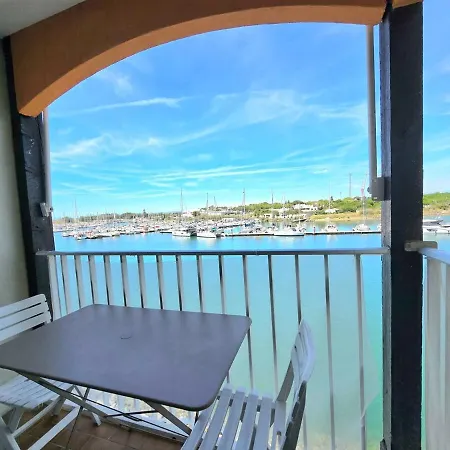 La Tortue : Terrasse Avec Vue Sur Le Port En Apartment Agde