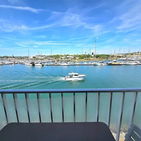 Apartment La Tortue : Terrasse Avec Vue Sur Le Port En