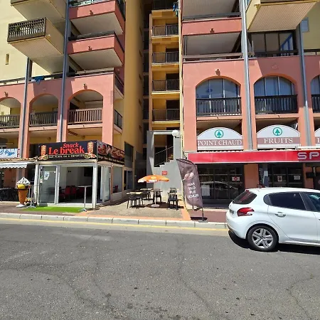 La Tortue : Terrasse Avec Vue Sur Le Port En Апартаменти *