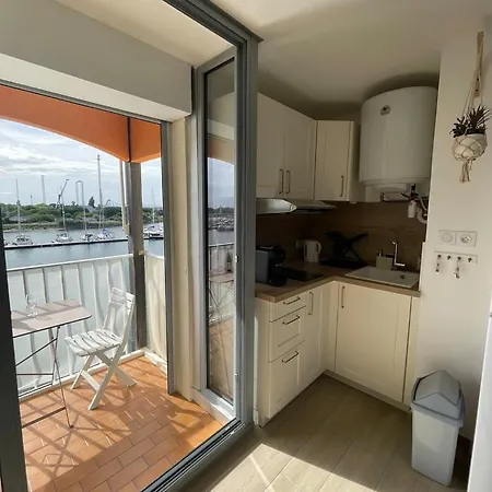 La Tortue : Terrasse Avec Vue Sur Le Port En Апартаменти Агд